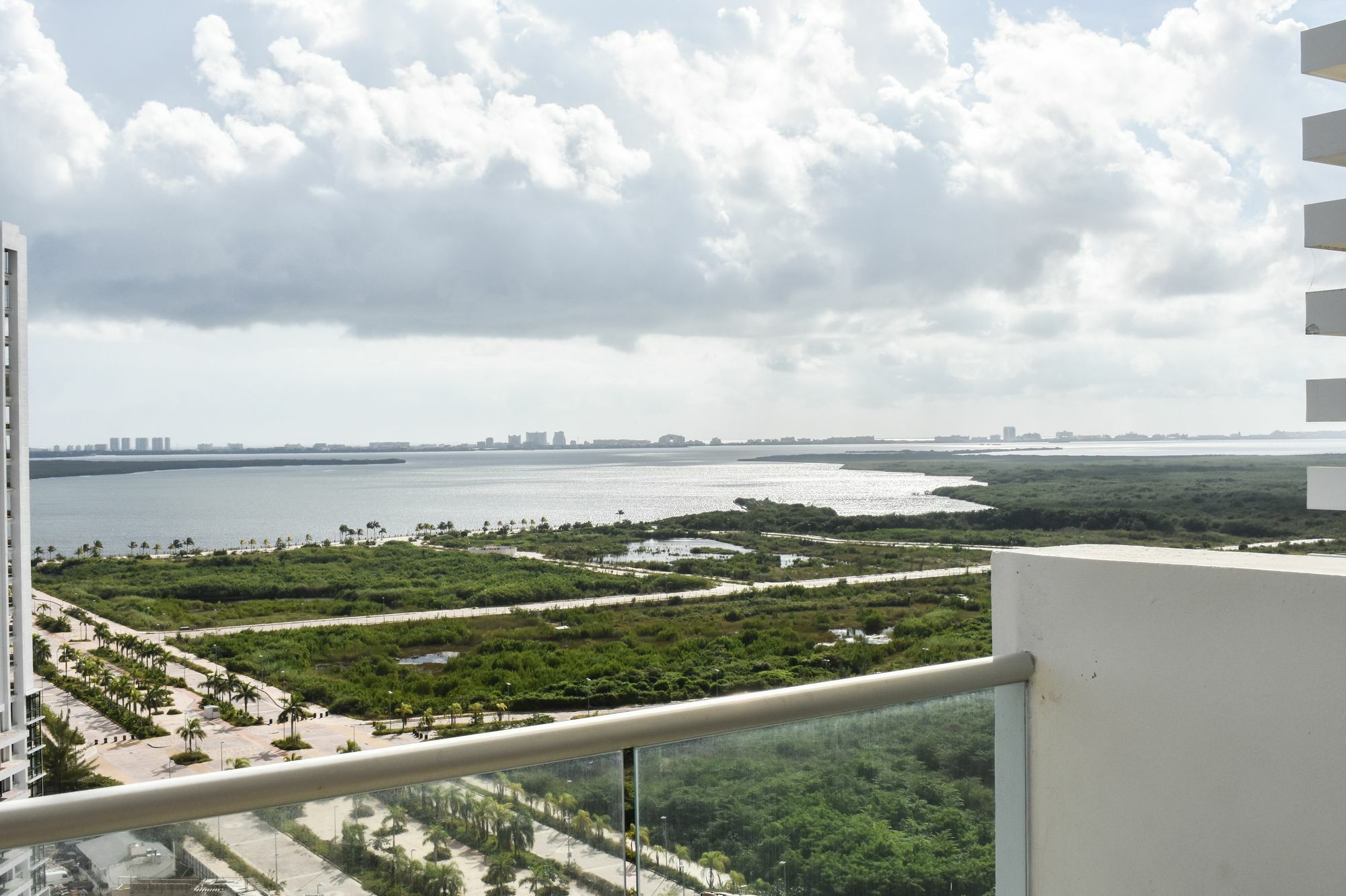 Barcelona Tower By Koox Luxury Collection Aparthotel Cancun Exterior photo