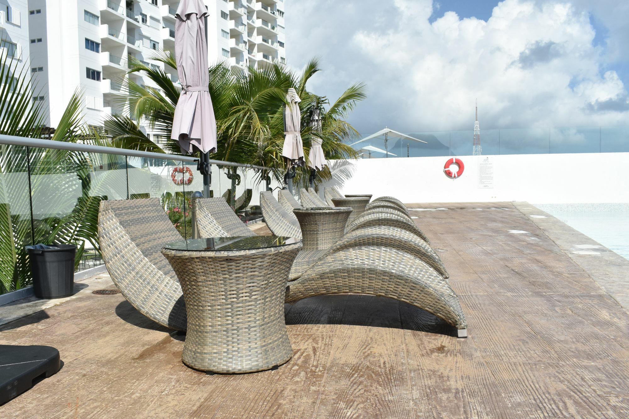 Barcelona Tower By Koox Luxury Collection Aparthotel Cancun Exterior photo
